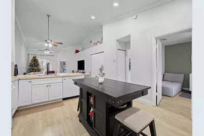 11065 NW 38th Pl, Sunrise, FL 33351 - Photo 7