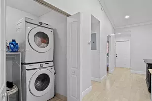 11065 NW 38th Pl, Sunrise, FL 33351 - Photo 17