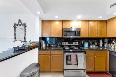 5600 Collins Ave #17W, Miami Beach, FL 33140 - Photo 13