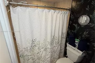 1100 St Charles Pl, Pembroke Pines, FL 33026 - Photo 15