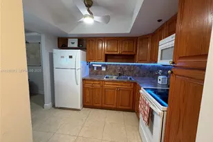 1100 St Charles Pl, Pembroke Pines, FL 33026 - Photo 5