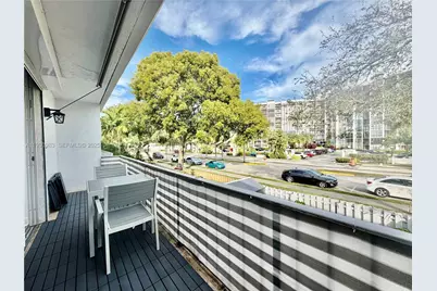 934 NE 27th Ave, Hallandale Beach, FL 33009 - Photo 29