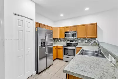 3549 W 89th Pl #3549, Hialeah, FL 33018 - Photo 9