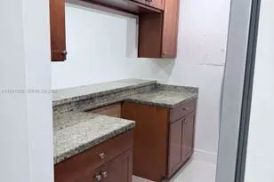 160 SW 30th Ave, Miami, FL 33135 - Photo 9