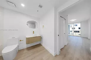 170 SE 14th St, Miami, FL 33131 - Photo 25