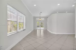 1579 Banyan Way, Weston, FL 33327 - Photo 3