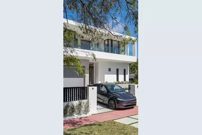 1045 W 47th Ct, Miami Beach, FL 33140 - Photo 3