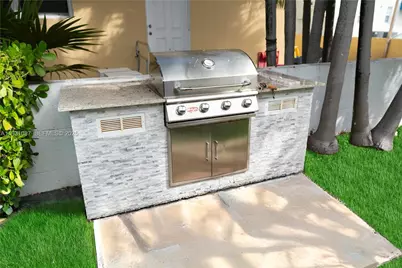 815 W 39th St, Miami Beach, FL 33140 - Photo 7