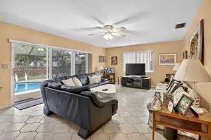 2221 NW 82nd Way, Pembroke Pines, FL 33024 - Photo 15