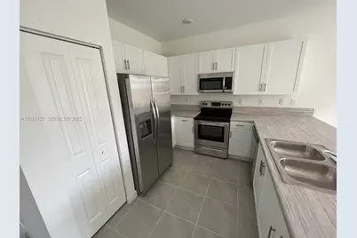 2696 SE 18th St #2696, Homestead, FL 33035 - Photo 5