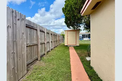 7241 S Arthur St, Hollywood, FL 33024 - Photo 17