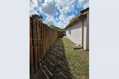 1885 SE 13th St, Homestead, FL 33035 - Photo 5