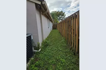 1885 SE 13th St, Homestead, FL 33035 - Photo 27