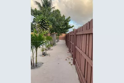 10529 NW 37th Ave, Miami, FL 33147 - Photo 19