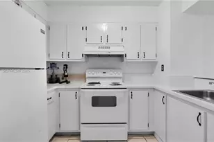 546 SW 1st St, Miami, FL 33130 - Photo 5