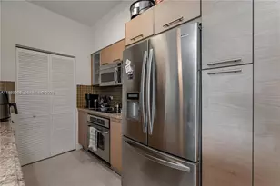 31 SE 5th St, Miami, FL 33131 - Photo 9