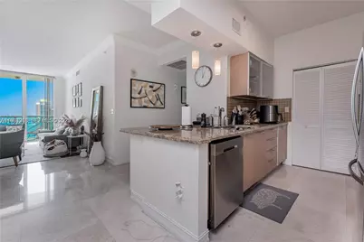 31 SE 5th St #3716, Miami, FL 33131 - Photo 7