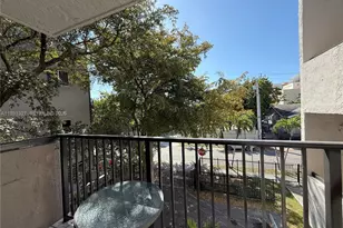 1337 NW 1st St, Miami, FL 33125 - Photo 3