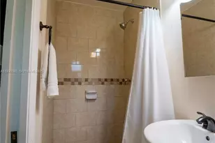 10926 N 29th St, Tampa, FL 33612 - Photo 7