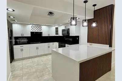 8561 Claridge Dr, Miramar, FL 33025 - Photo 9