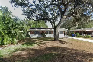 7815 Pine Hill Dr, Tampa, FL 33617 - Photo 1