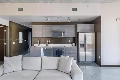151 SE 1st St #401, Miami, FL 33131 - Photo 11