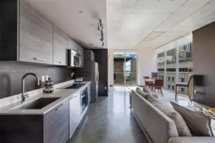 151 SE 1st St, Miami, FL 33131 - Photo 13