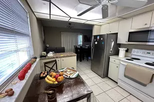 251 SW 134th Way, Pembroke Pines, FL 33027 - Photo 7