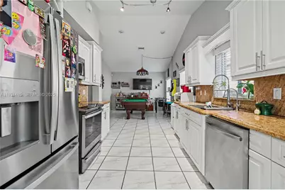 18736 NW 1st St, Pembroke Pines, FL 33029 - Photo 9