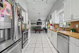 18736 NW 1st St, Pembroke Pines, FL 33029 - Photo 9