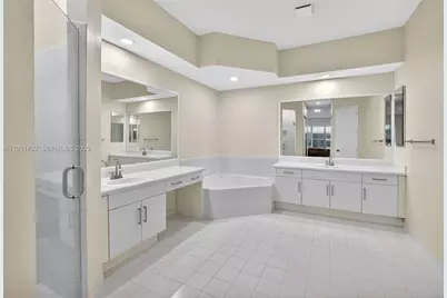 940 N Harbor Vw N, Hollywood, FL 33019 - Photo 9