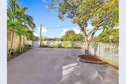 1860 NW 127th St, Miami, FL 33167 - Photo 35