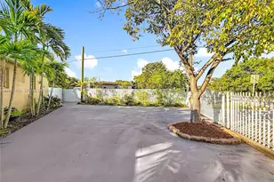 1860 NW 127th St, Miami, FL 33167 - Photo 35