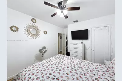 1860 NW 127th St, Miami, FL 33167 - Photo 23