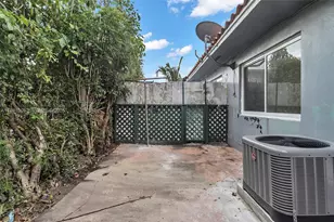 634 SW 10th St, Miami, FL 33130 - Photo 17