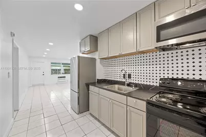 411 SE 3rd Ave #2, Hallandale Beach, FL 33009 - Photo 15