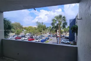 10090 NW 80th Ct, Hialeah Gardens, FL 33016 - Photo 13