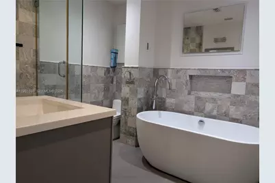 6061 Collins Ave #4E, Miami Beach, FL 33140 - Photo 9