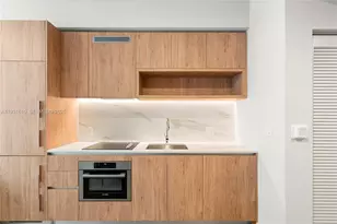 11 NE 6th St, Miami, FL 33132 - Photo 7