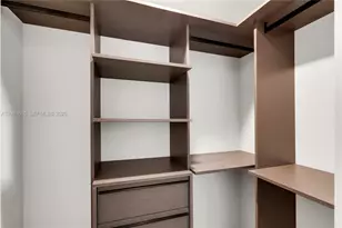 11 NE 6th St, Miami, FL 33132 - Photo 13