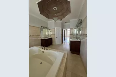 1302 NW 139th Ave, Pembroke Pines, FL 33028 - Photo 9