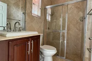 1302 NW 139th Ave, Pembroke Pines, FL 33028 - Photo 13