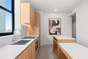 11 NE 6th St, Miami, FL 33132 - Photo 11