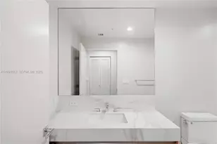 11 NE 6th St, Miami, FL 33132 - Photo 29