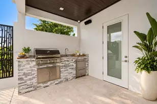 3800 Crayton Rd, Naples, FL 34103 - Photo 9