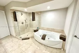 20201 E Country Club Dr, Aventura, FL 33180 - Photo 37