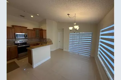 1525 Estancia Cir, Weston, FL 33327 - Photo 9