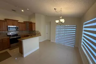 1525 Estancia Cir, Weston, FL 33327 - Photo 9