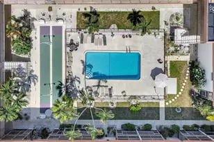 415 NE 2nd St, Hallandale Beach, FL 33009 - Photo 21
