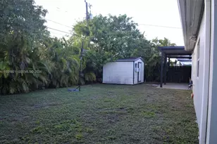 10840 Westwood Lake Dr, Miami, FL 33165 - Photo 31